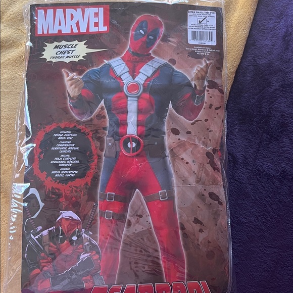 Adult Deadpool Costume - Picture 6 of 6